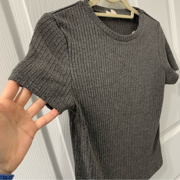 ARDENE Gray Ribbed T-Shirt Excellent Condition - Picture 4 of 7